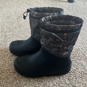 Camo Bogs Snowboots Size 13